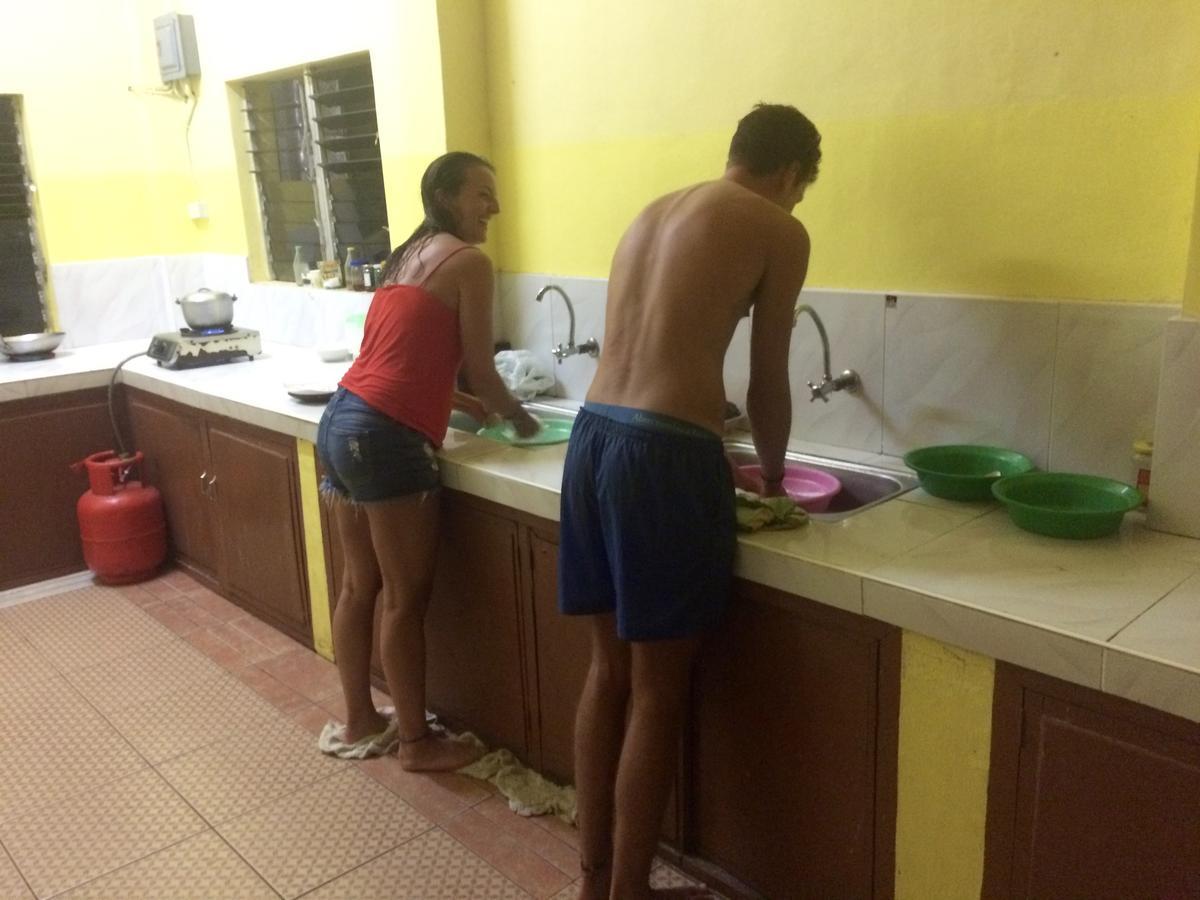 Fat Monkey Hostel Корон Екстериор снимка