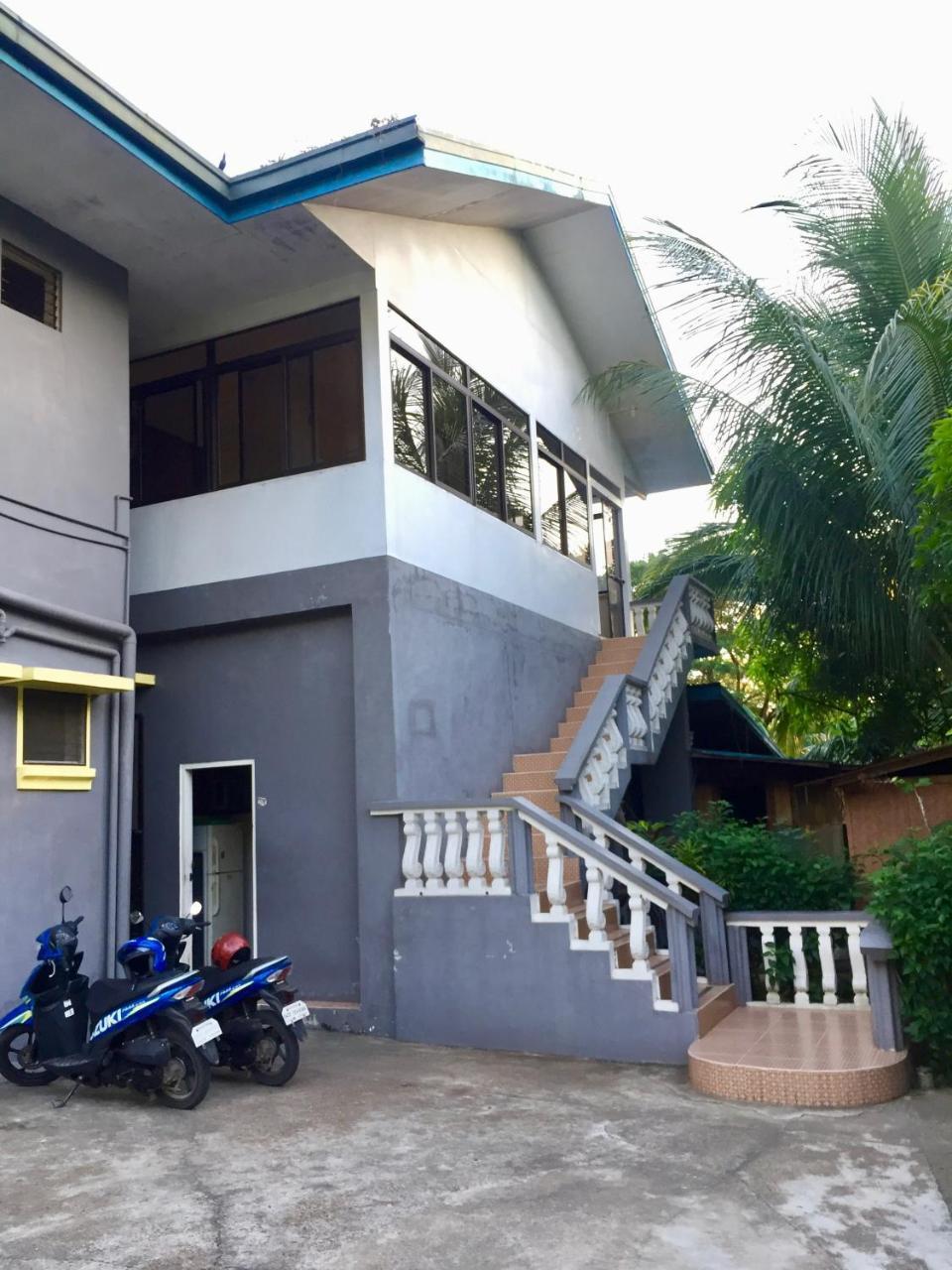 Fat Monkey Hostel Корон Екстериор снимка