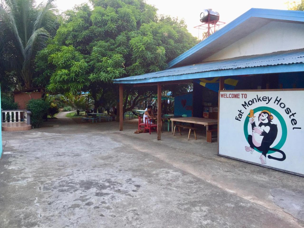 Fat Monkey Hostel Корон Екстериор снимка