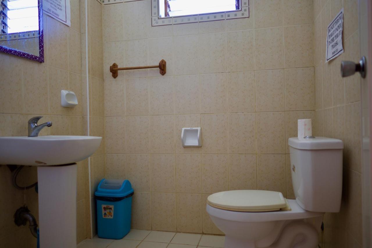 Fat Monkey Hostel Корон Екстериор снимка