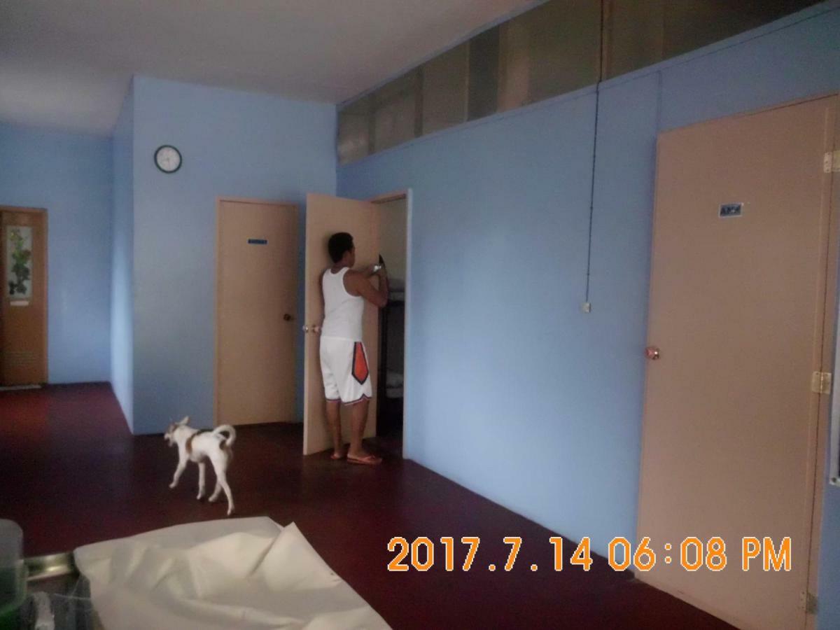 Fat Monkey Hostel Корон Екстериор снимка