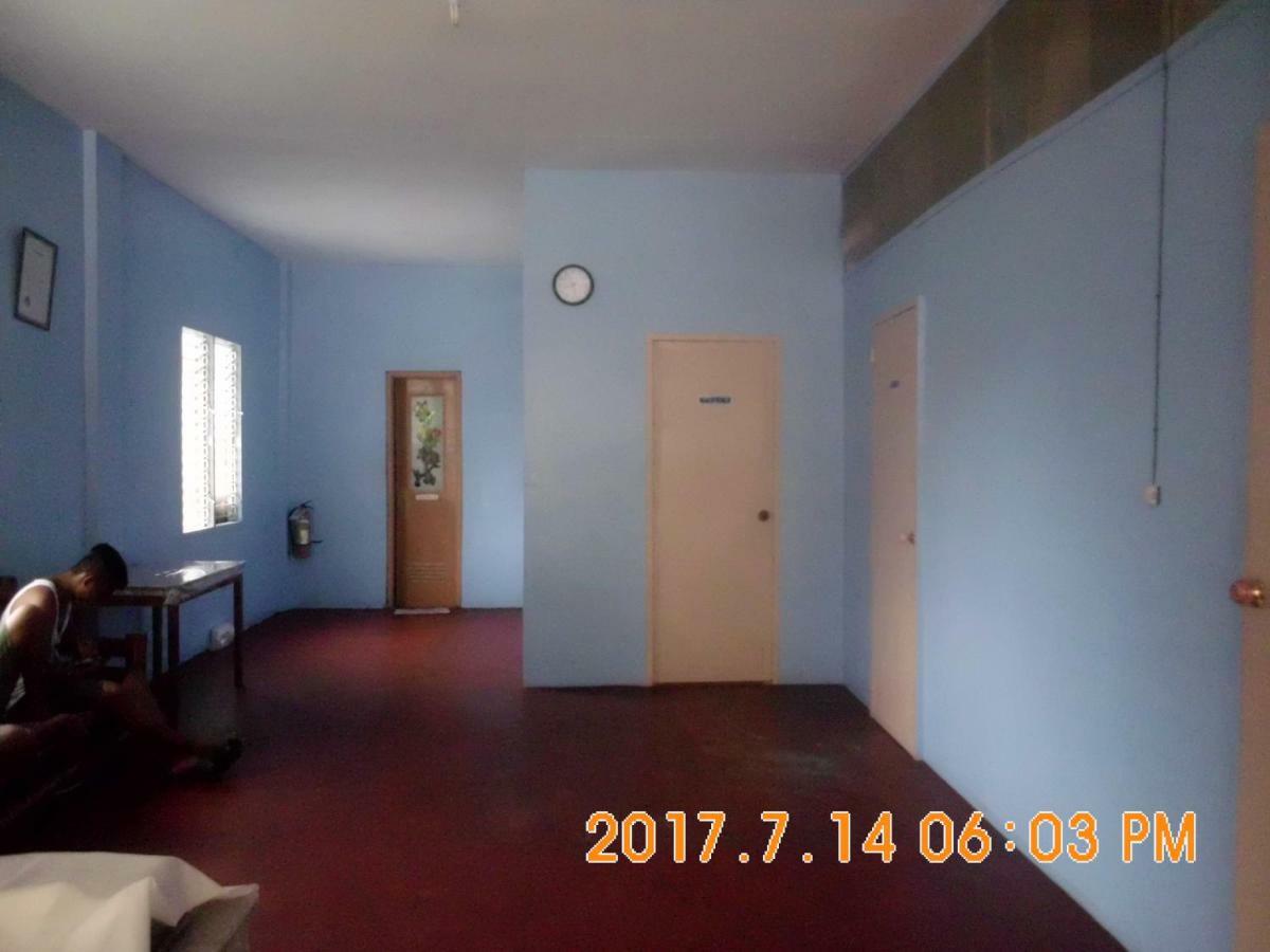 Fat Monkey Hostel Корон Екстериор снимка