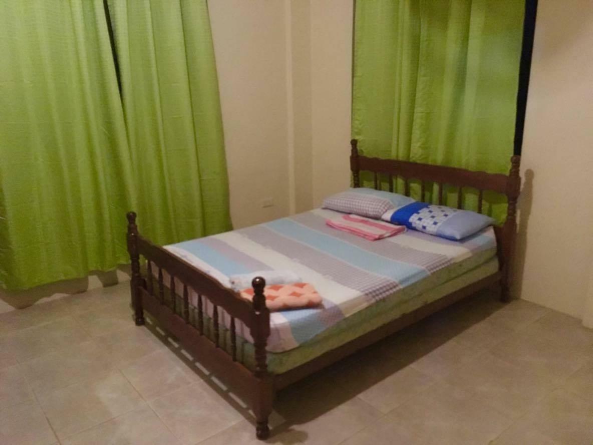 Fat Monkey Hostel Корон Екстериор снимка