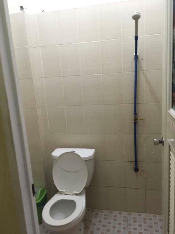 Fat Monkey Hostel Корон Екстериор снимка